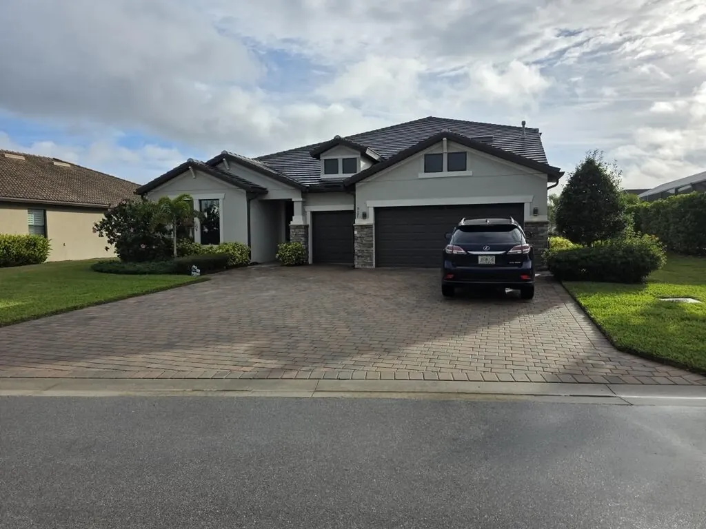 527 SE Vallarta Drive Port Saint Lucie FL 34984
