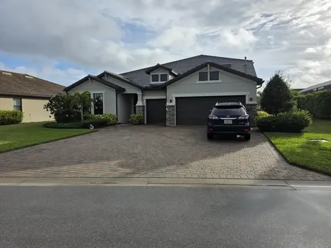 527 SE Vallarta Drive Port Saint Lucie FL 34984