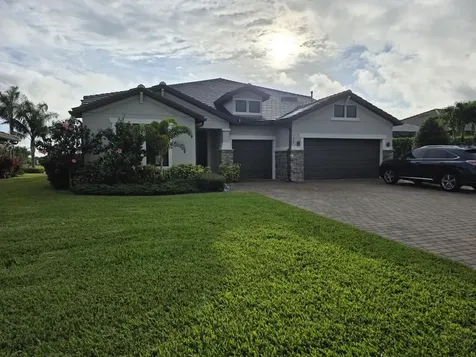 527 SE Vallarta Drive Port Saint Lucie FL 34984