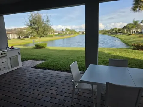 527 SE Vallarta Drive Port Saint Lucie FL 34984