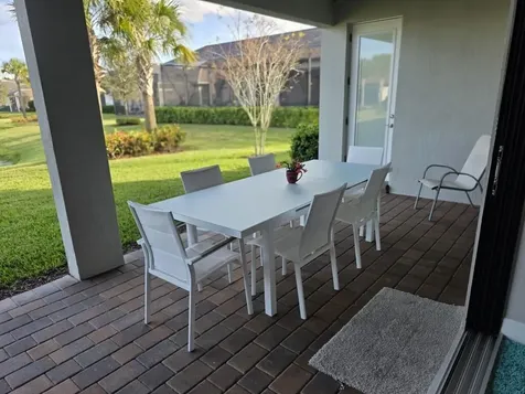 527 SE Vallarta Drive Port Saint Lucie FL 34984