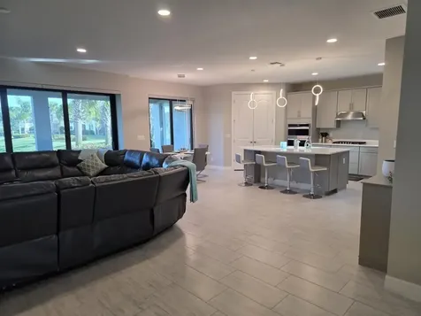 527 SE Vallarta Drive Port Saint Lucie FL 34984