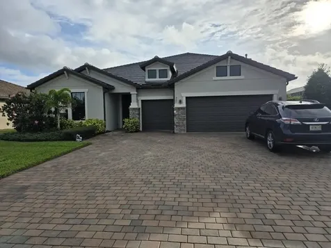 527 SE Vallarta Drive Port Saint Lucie FL 34984