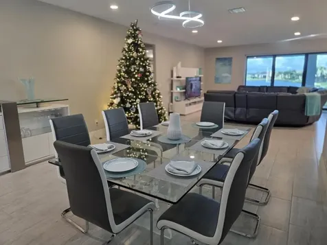 527 SE Vallarta Drive Port Saint Lucie FL 34984