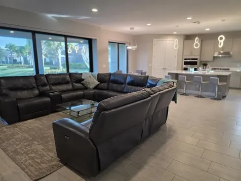 527 SE Vallarta Drive Port Saint Lucie FL 34984