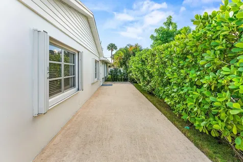 368 Plymouth Road West Palm Beach FL 33405