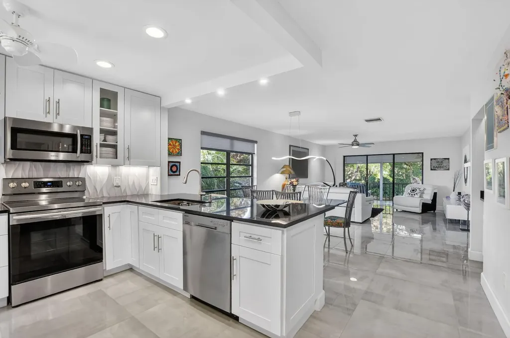 8310 Casa Del Lago Boca Raton FL 33433