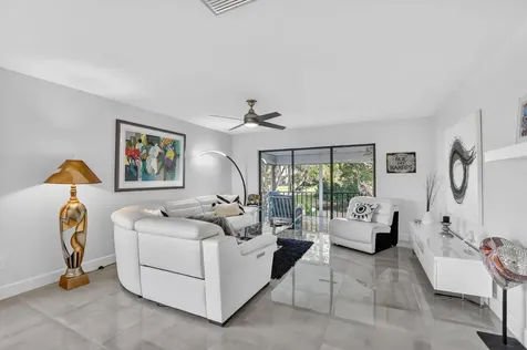8310 Casa Del Lago Boca Raton FL 33433