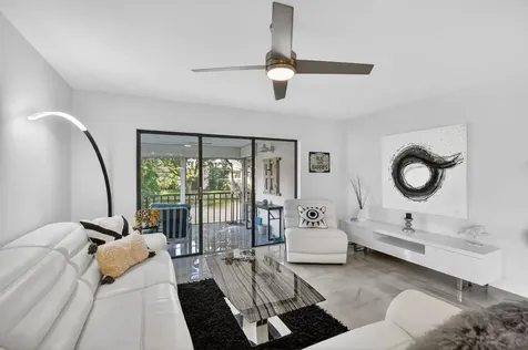 8310 Casa Del Lago Boca Raton FL 33433