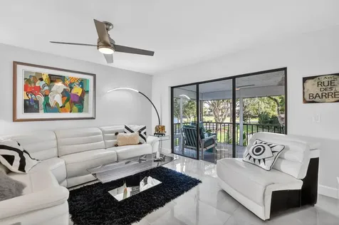 8310 Casa Del Lago Boca Raton FL 33433