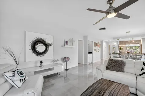 8310 Casa Del Lago Boca Raton FL 33433