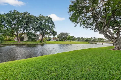 8310 Casa Del Lago Boca Raton FL 33433