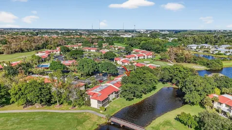8310 Casa Del Lago Boca Raton FL 33433