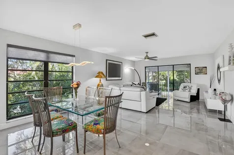 8310 Casa Del Lago Boca Raton FL 33433
