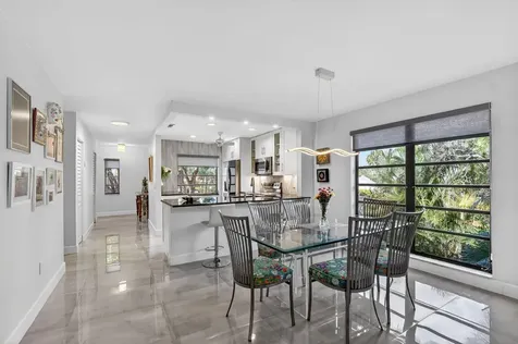 8310 Casa Del Lago Boca Raton FL 33433