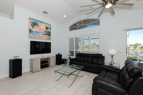 1039 Se Westminster Place Stuart FL 34997