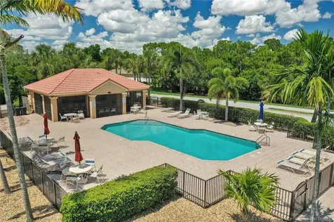 1039 Se Westminster Place Stuart FL 34997