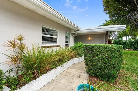113 Park Lane Hypoluxo FL 33462