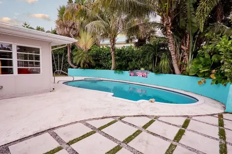 113 Park Lane Hypoluxo FL 33462