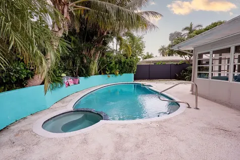 113 Park Lane Hypoluxo FL 33462