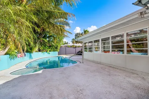 113 Park Lane Hypoluxo FL 33462