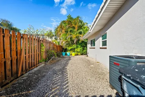 113 Park Lane Hypoluxo FL 33462