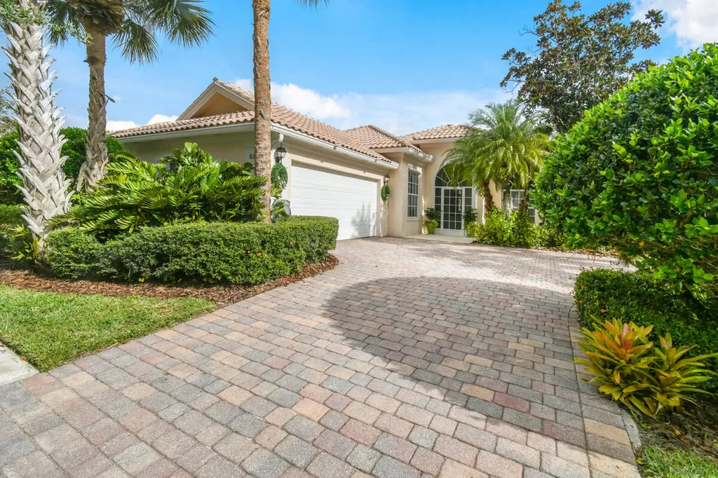 8297 Se Angelina Court Hobe Sound FL 33455