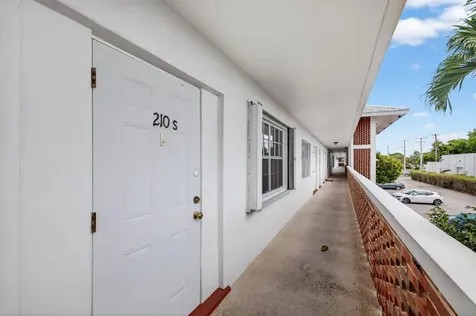 2050 Ne 39th Street Lighthouse Point FL 33064