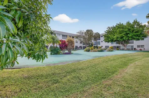 2050 Ne 39th Street Lighthouse Point FL 33064
