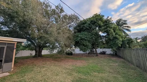 522 Nw La Brea Avenue Port Saint Lucie FL 34983