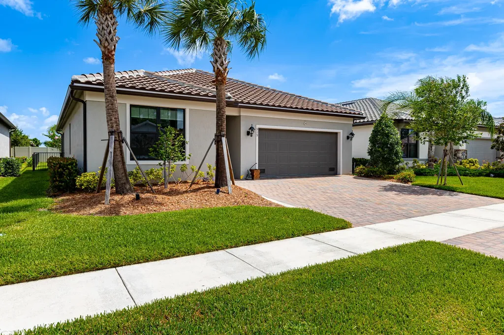 519 Se Villandry Way Port Saint Lucie FL 34984