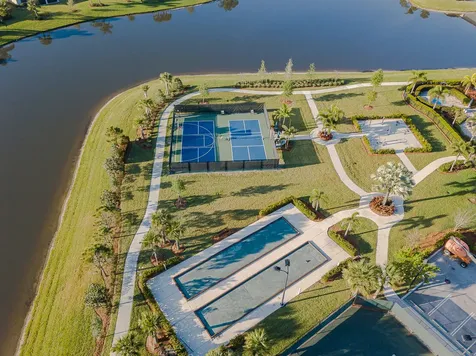 519 Se Villandry Way Port Saint Lucie FL 34984