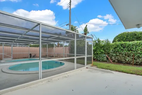 3 Se Paddock Circle Tequesta FL 33469