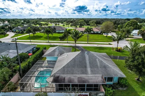 3 Se Paddock Circle Tequesta FL 33469