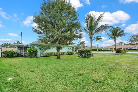 3 Se Paddock Circle Tequesta FL 33469