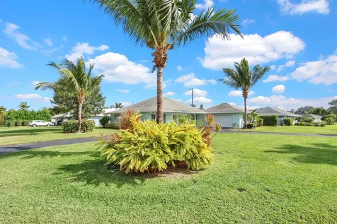 3 Se Paddock Circle Tequesta FL 33469