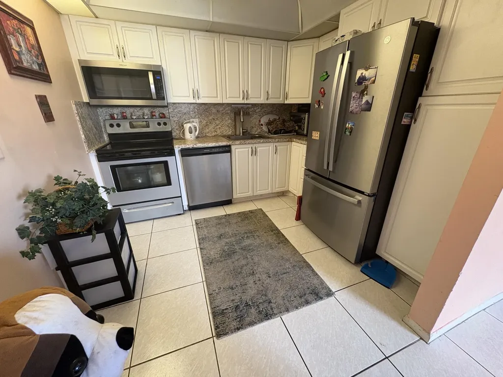 202 Greenbrier C West Palm Beach FL 33417