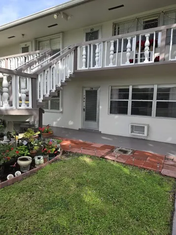 290 Chatham O West Palm Beach FL 33417