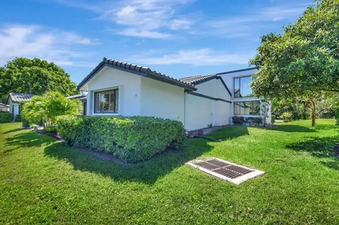 79 Hampshire Lane Boynton Beach FL 33436