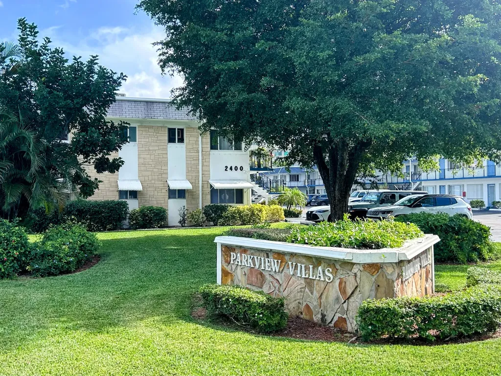 2400 Lake Osborne Drive Lake Worth Beach FL 33461