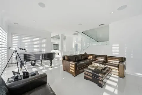 16430 Ne 30th Avenue North Miami Beach FL 33160