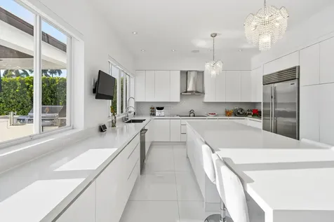16430 Ne 30th Avenue North Miami Beach FL 33160