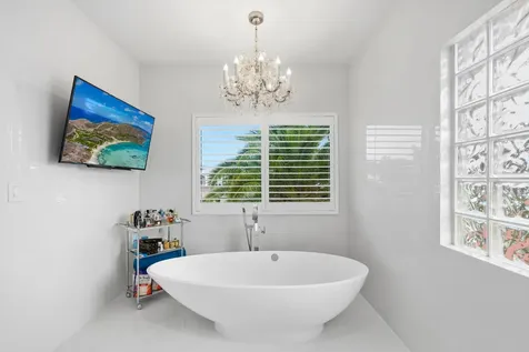 16430 Ne 30th Avenue North Miami Beach FL 33160