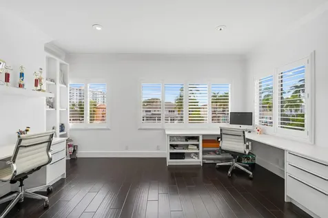 16430 Ne 30th Avenue North Miami Beach FL 33160