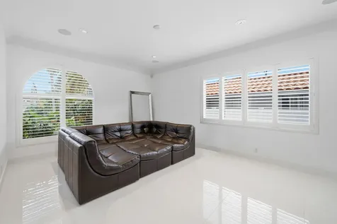 16430 Ne 30th Avenue North Miami Beach FL 33160