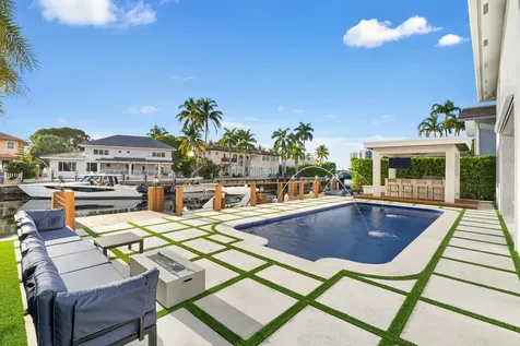 16430 Ne 30th Avenue North Miami Beach FL 33160