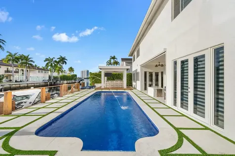 16430 Ne 30th Avenue North Miami Beach FL 33160