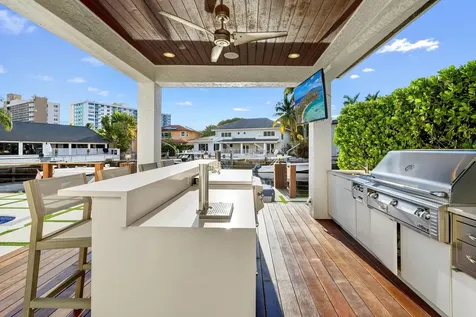 16430 Ne 30th Avenue North Miami Beach FL 33160