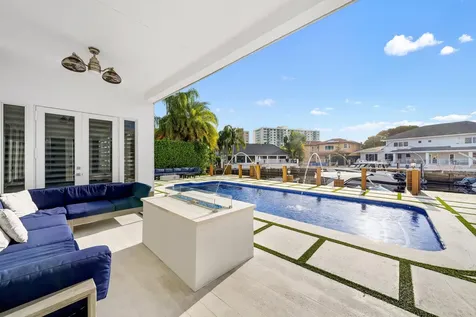 16430 Ne 30th Avenue North Miami Beach FL 33160