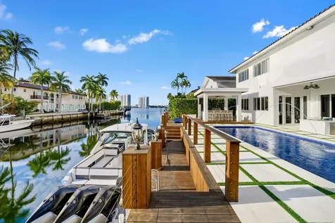16430 Ne 30th Avenue North Miami Beach FL 33160